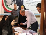 تحویل برخی از اقلام انتخاباتی به نمایندگان فرماندار در شهرستان قدس