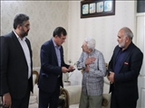 دیدار فرماندار قدس و نماینده مجلس با خانواده‌ معزز شهدا و ایثارگران