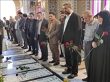 غبارروبی و گلباران مزار شهدا در آستانه هفته دولت / فرماندار: خدمت به مردم، پایدارترین راه ادامه‌دهنده راه شهداست