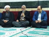 وظیفه مسئولین در کنار مردم بودن است