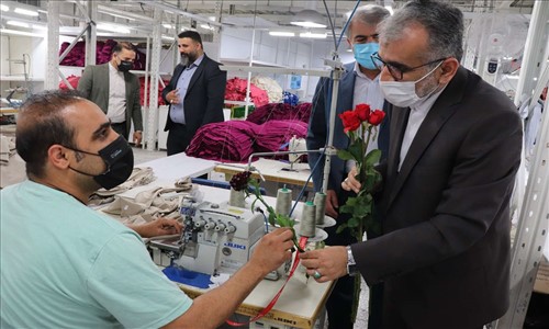 تجلیل فرماندار شهرستان قدس از کارگران