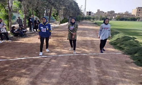  برگزاری مسابقه دو و میدانی دختران