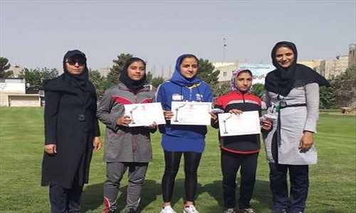  برگزاری مسابقه دو و میدانی دختران