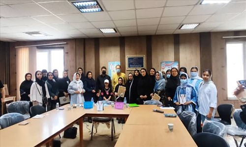 نشست نقد وبررسی کتاب «کارخانه‌ی