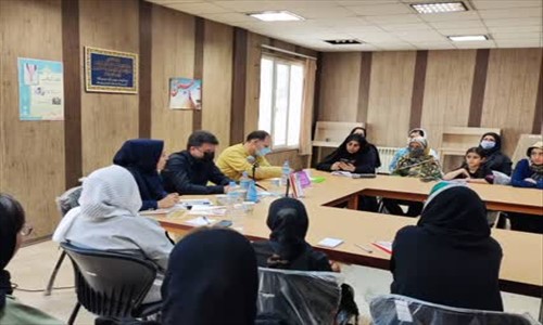 نشست نقد وبررسی کتاب «کارخانه‌ی