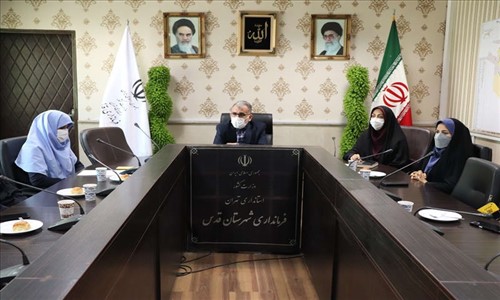 تجلیل فرماندار شهرستان قدس از بانوان