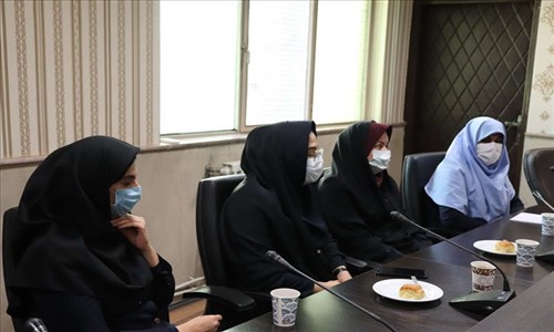 تجلیل فرماندار شهرستان قدس از بانوان
