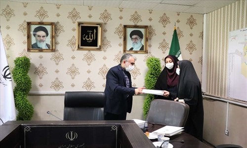 تجلیل فرماندار شهرستان قدس از بانوان