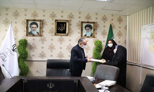 تجلیل فرماندار شهرستان قدس از بانوان