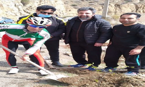 کاشت ۵۰نهال در دره ازگی شهرستان