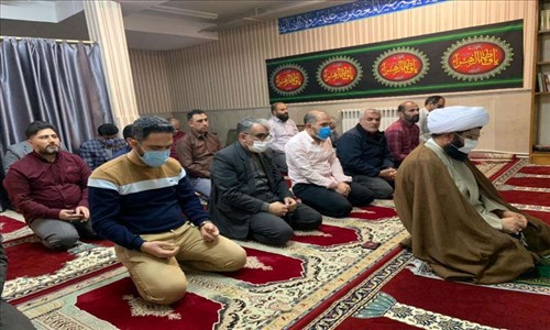 اقامه نماز جماعت به امامت امام