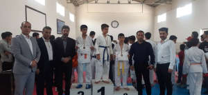 برگزاری مسابقه کاراته پسران به