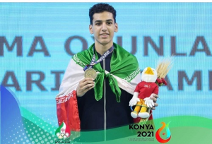 مدال خوشرنگ طلا برگردن تکواندو
